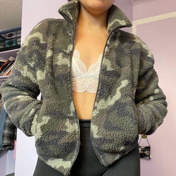 American Eagle Outfitters Jackets & Blazers - Green Camo Sherpa Jacket